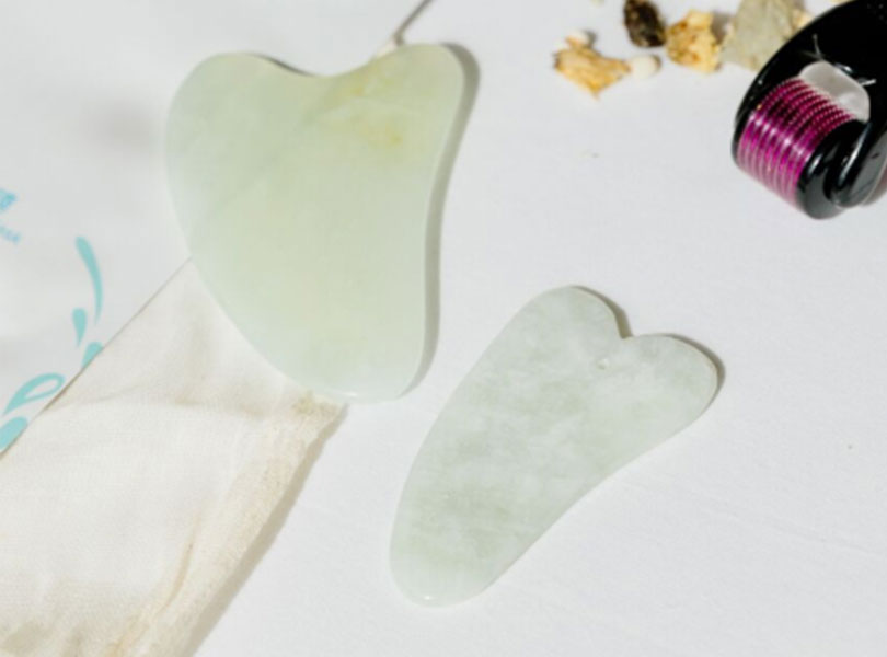 Zhong Luxe Glow Sha Jade Gua Sha